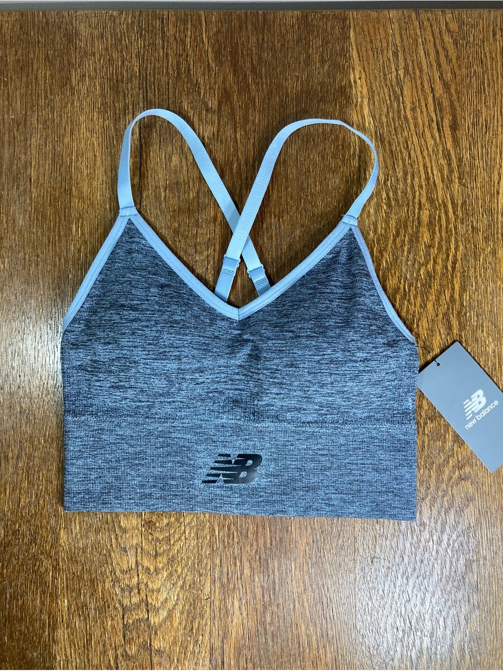 New Balance Women's Size Medium Arctic Grey Seamless Sports Bra-Light Blue Trim